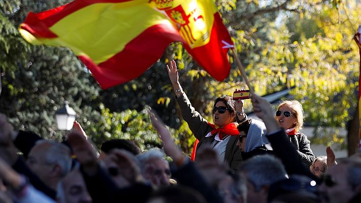 Los restos de Franco llegan a Mingorrubio entre 'vivas' al dictador e insultos a Sánchez