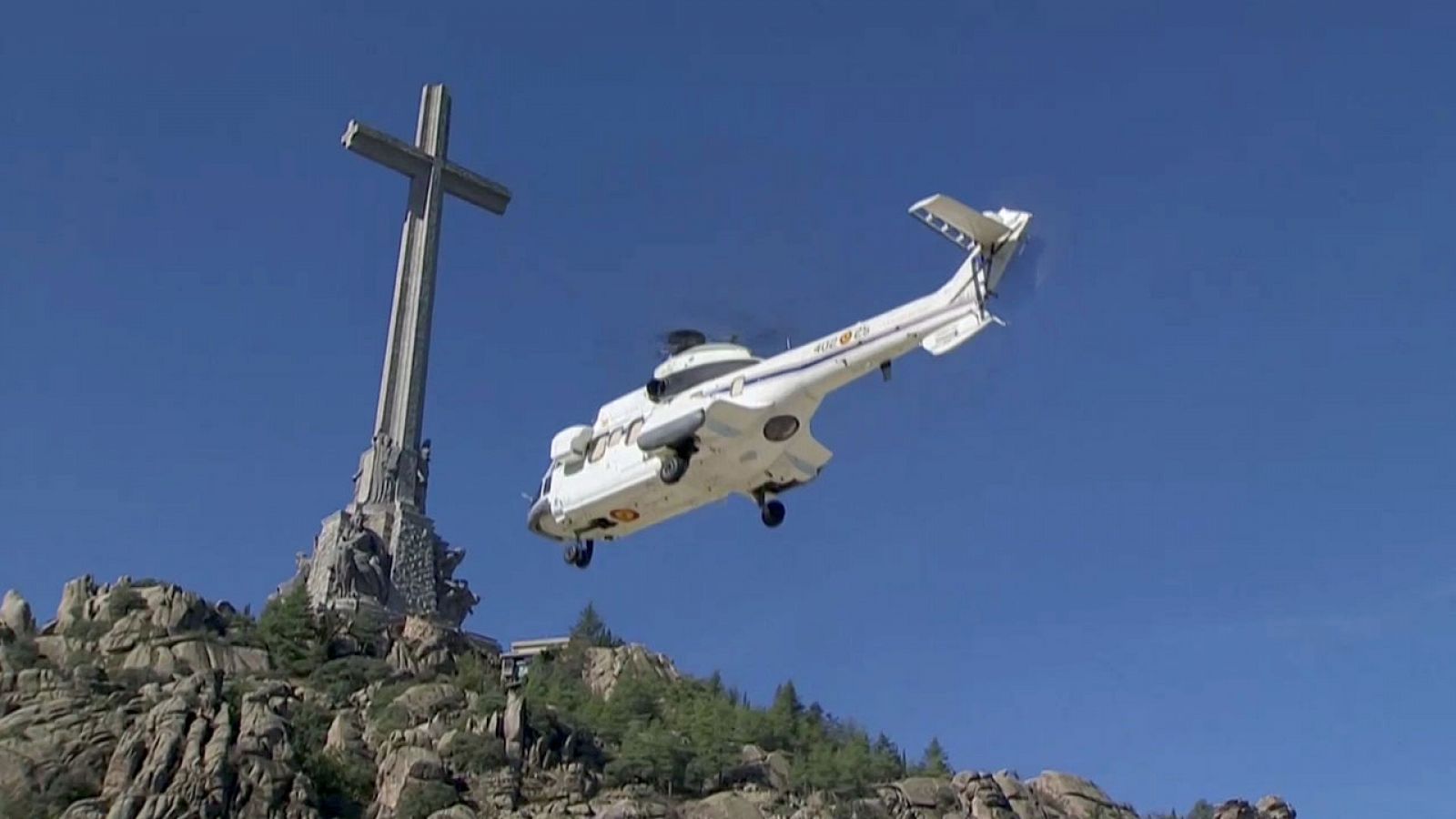 Los restos de Franco son trasladados en helicóptero al cementerio de Mingorrubio