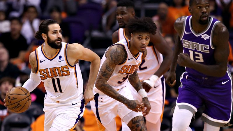 El base español Ricky Rubio ha vivido un gran estreno oficial con  Phoenix Suns, ya que se ha apuntado un 'doble-doble (11 puntos y 11  asistencias) en la contundente victoria de su equipo ante Sacramento  Kings (124-95), mientras que los hermanos He