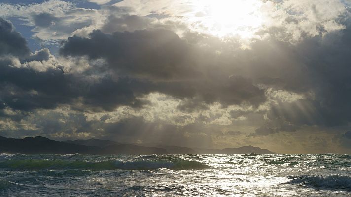 El tiempo - Intervalos de viento fuerte al principio en el Cantábrico oriental, Estrecho y mar de Alborán