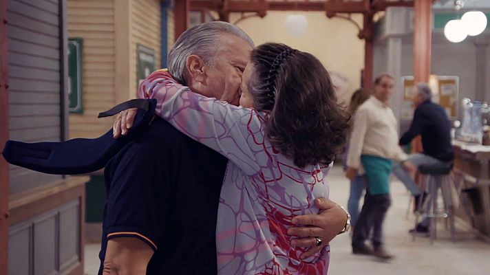 Mercado Central - Jesús se declara a Valeria