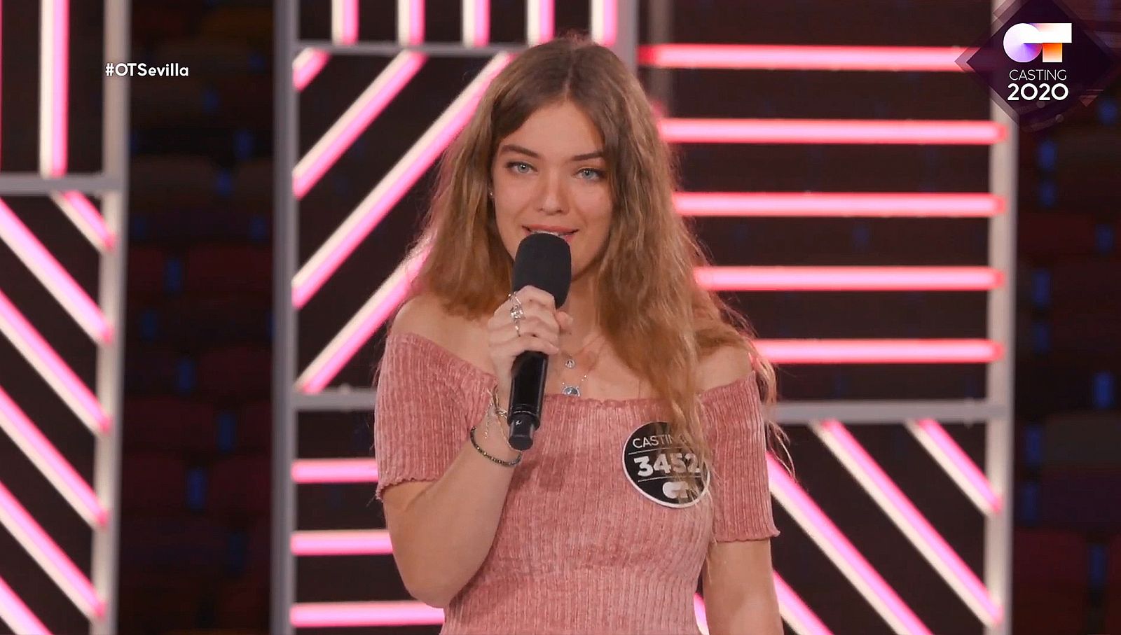 Julia, diseñadora industrial y músico en la Fase 2 del casting OT 2020 en Sevilla