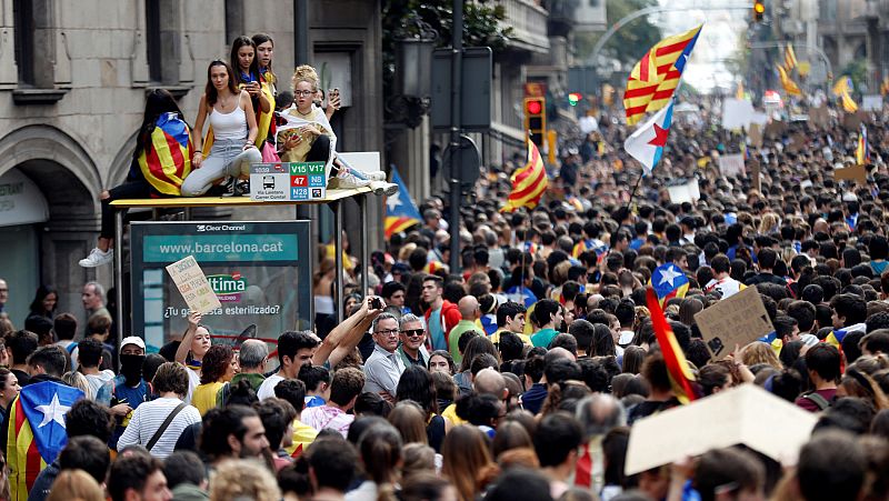 La sentencia divide en Cataluña a los estudiantes que quieren ir a clase de los que mantienen las protestas y los piquetes