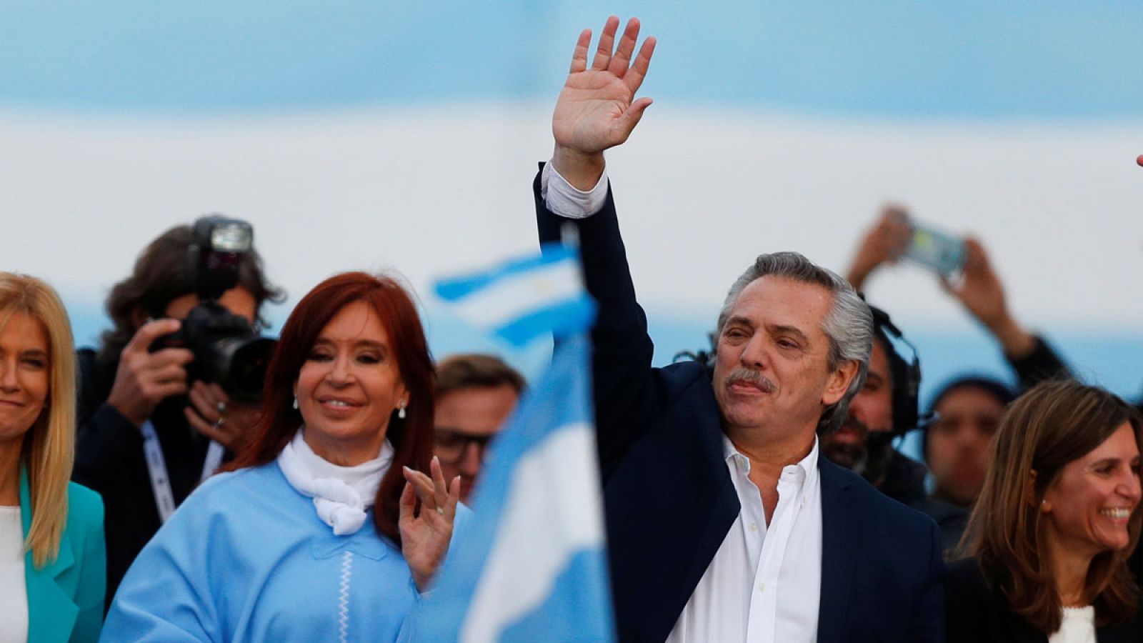 Los Fernández prometen poner a Argentina de pie y terminar con el neoliberalismo - RTVE.es
