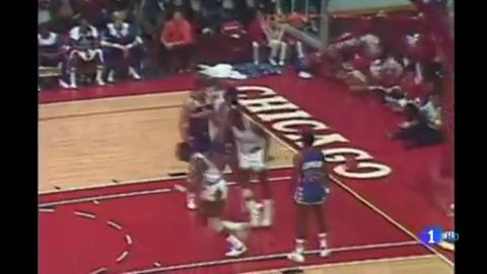 Westbrook hace historia en el aniversario del debut de Michael Jordan en la NBA