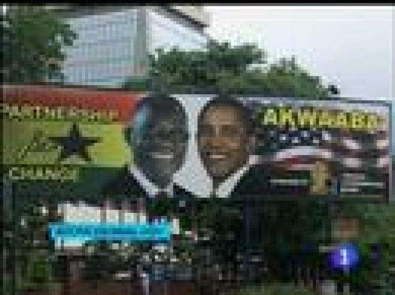 Barack Obama ha visitado Ghana, en un viaje con el que pretende promover la democracia en África.