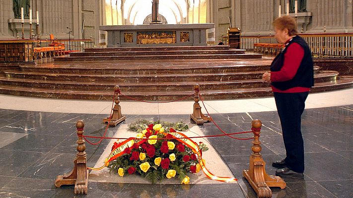 Telediario 1 - Los restos de José Antonio Primo de Rivera seguirán en el Valle