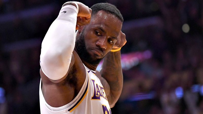 Los Ángeles Lakers comenzaron a mostrar el poder de sus hombres altos que les ayudó a conseguir la segunda victoria seguida, mientras que los Timberwolves de Minnesota mantuvieron el invicto al concluir la jornada dominical de la NBA.