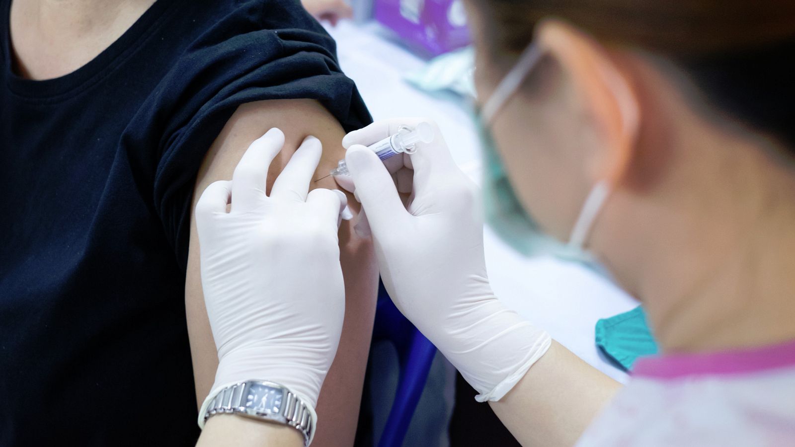 Telediario 1: Comienza la campaña de vacunación contra la gripe | RTVE Play