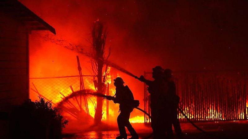 200.000 personas evacuadas por los incendios en California