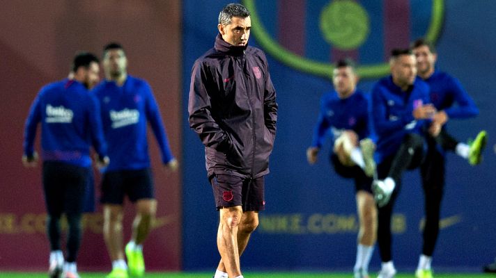 Telediario 1 - El fútbol vuelve al Camp Nou tras el no-Clásico