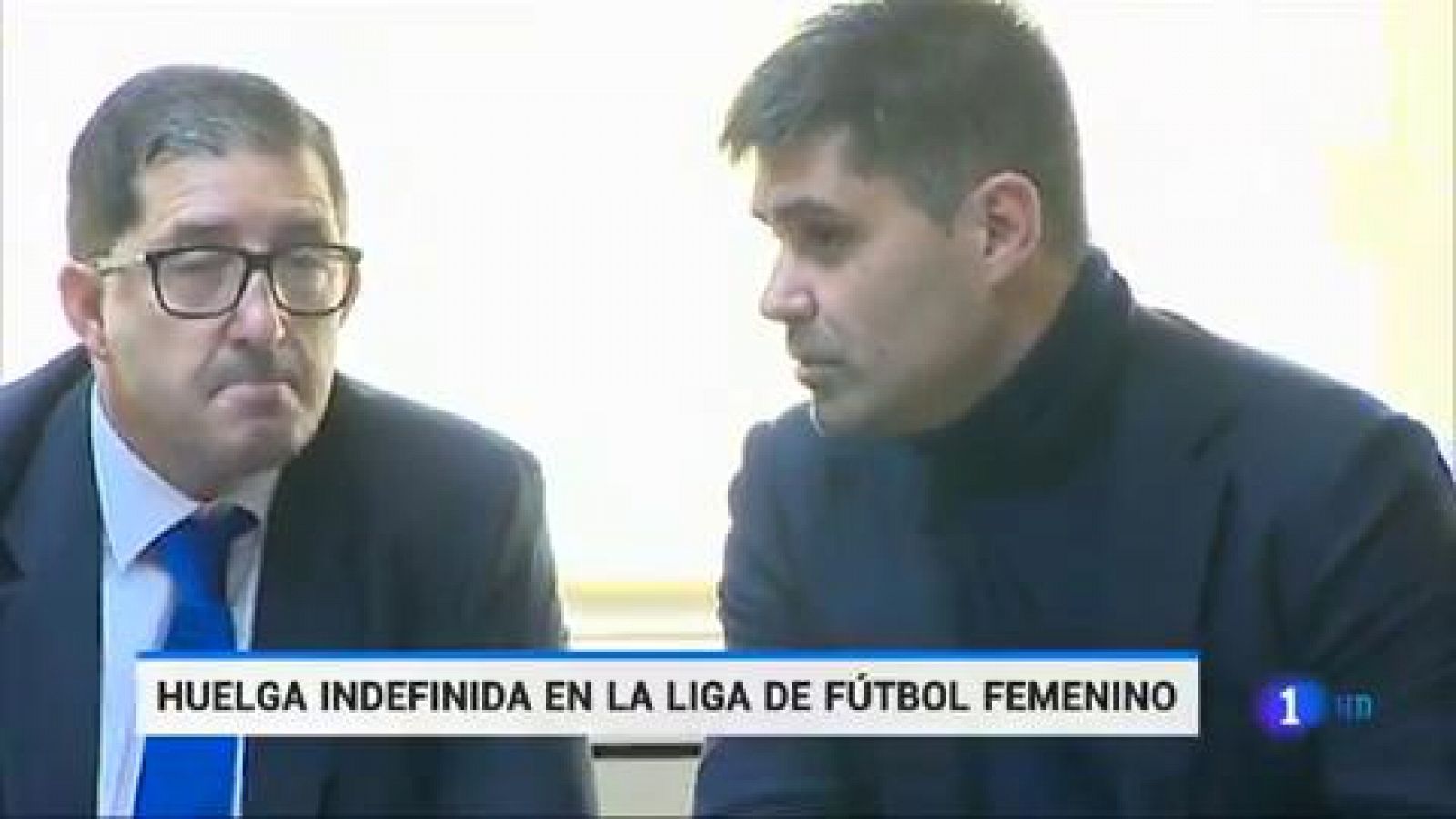 Telediario 1: Las futbolistas de la Primera Iberdrola irán a la huelga indefinida desde el 16 y 17 de noviembre | RTVE Play