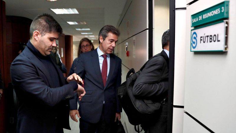 Las futbolistas de la Primera Iberdrola irán a la huelga  indefinida desde el 16 y 17 de noviembre, fecha de la novena jornada,  después de que sindicatos y patronal no alcanzasen un acuerdo en el  Servicio Interconfederal de Mediación y Arbitraje (S