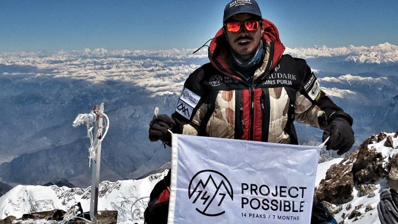 Nirmal Purja, un nepalí de 36 años, se ha convertido en el  escalador que en menos tiempo ha hecho cima en los 14 'ochomiles' del  planeta, un logro conquistado en apenas seis meses y que a otros  alpinistas les ha llevado varios años. 