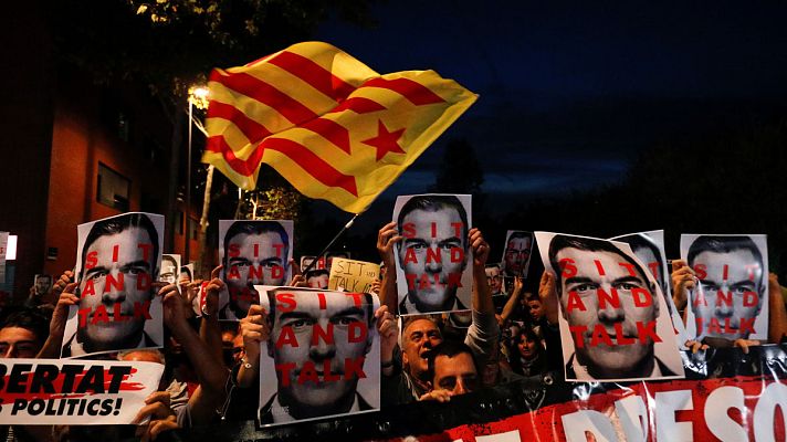 Informativo 24h - Los CDR se concentran en las inmediaciones del mitin de Sánchez en Barcelona