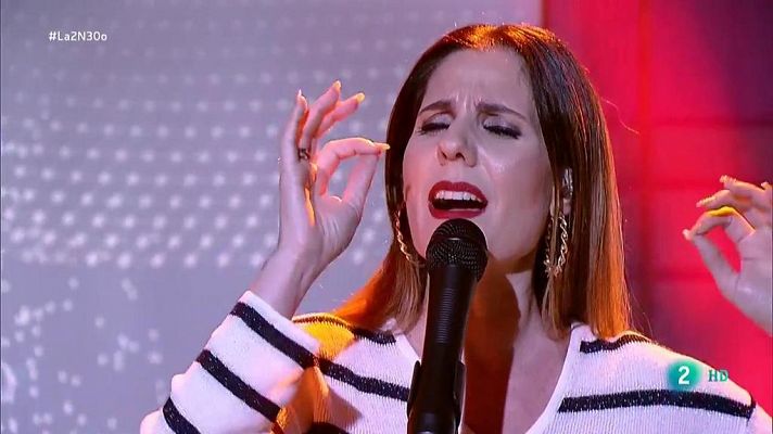 La 2 Noticias - Diana Navarro interpreta "Cuando venga el amor" en La 2 Noticias