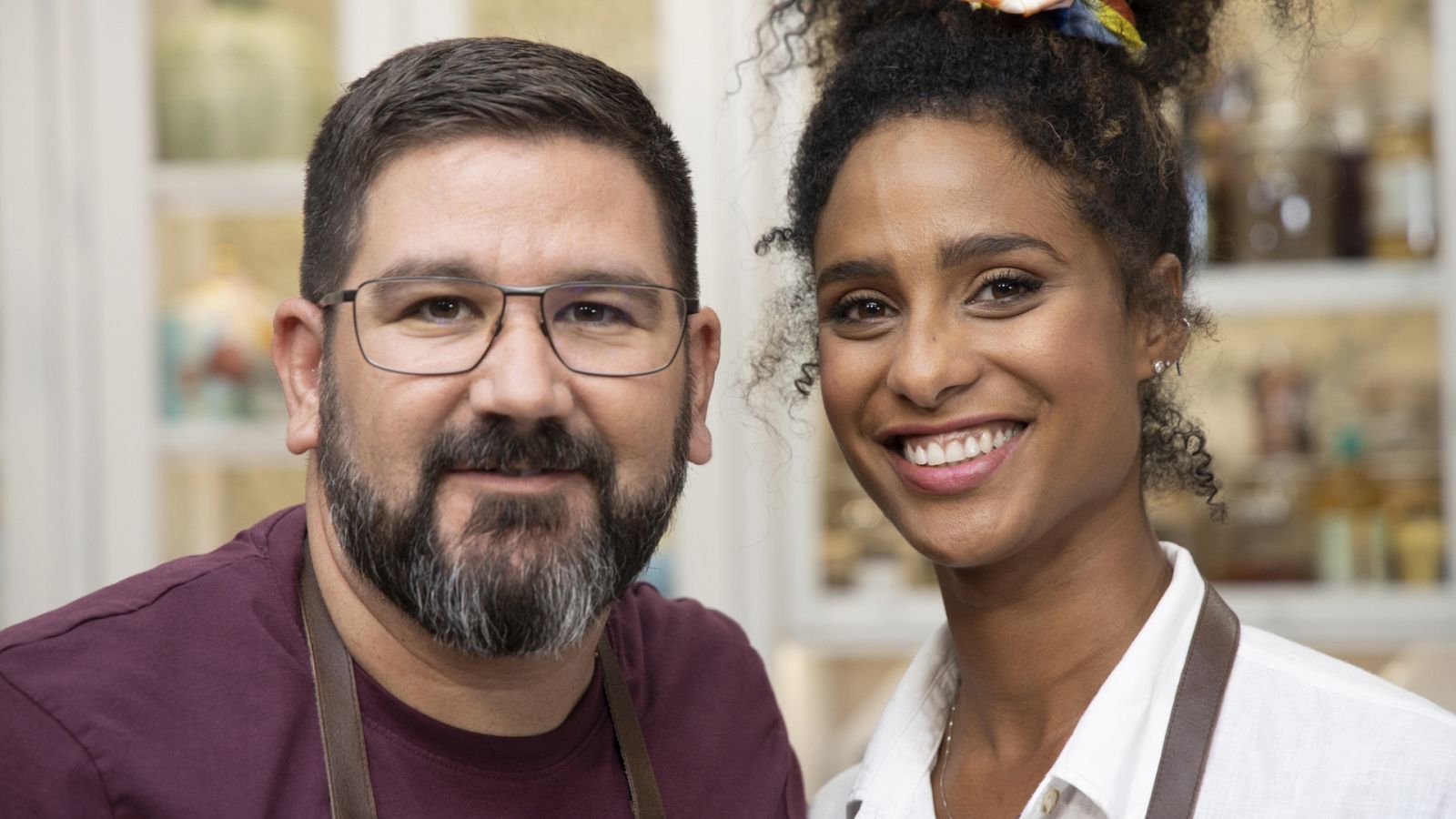 Hacer de comer - Calabacín relleno y salmonetes en salsa de limón - ver ahora