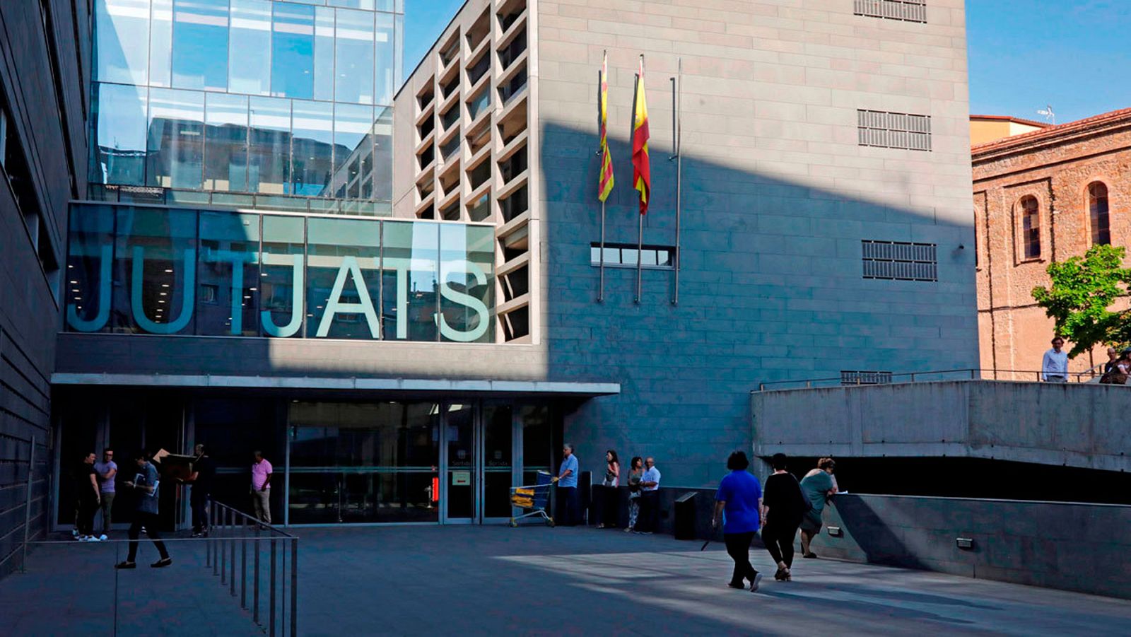 Condenados por abuso sexual los cinco acusados de la violación múltiple de Manresa