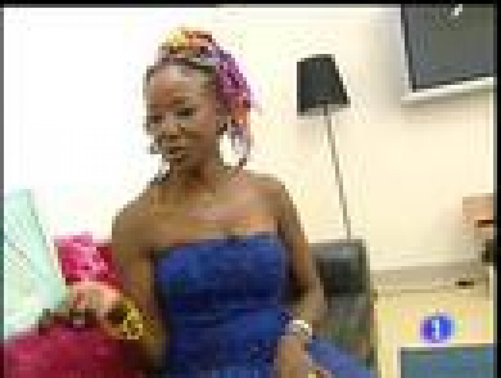 Lucrecia rinde tributo a Cuba | Ver