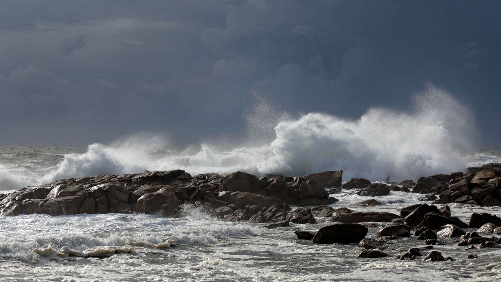 El Tiempo: Descenso de las temperaturas y viento muy fuerte en el litoral cantábrico