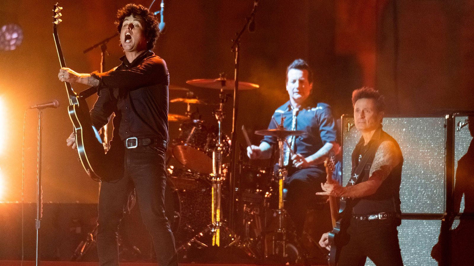 Green Day arrasa en la Plaza de España de Sevilla como aperitivo de los MTV Awards