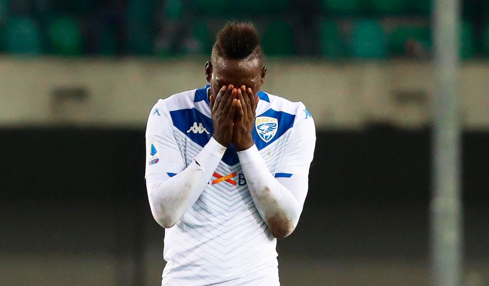 Balotelli, centro de los cánticos racistas en la liga italiana | Ver