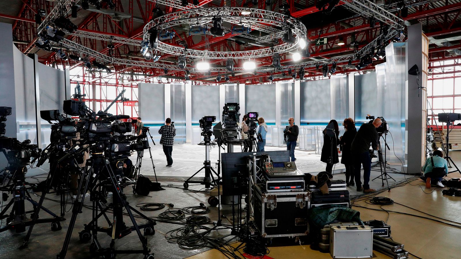 Todo preparado para el debate a cinco con los líderes de los cinco principales partidos