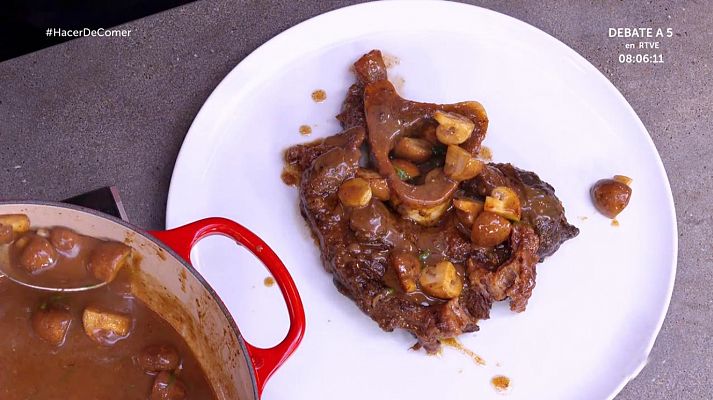 Hacer de comer - Pasta con salsa arrabiata y buey Strogonoff