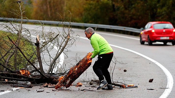 Telediario 1 - El fuerte temporal causa daños en el norte de España