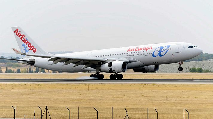 Telediario 1 - Iberia compra Air Europa por 1.000 millones de euros