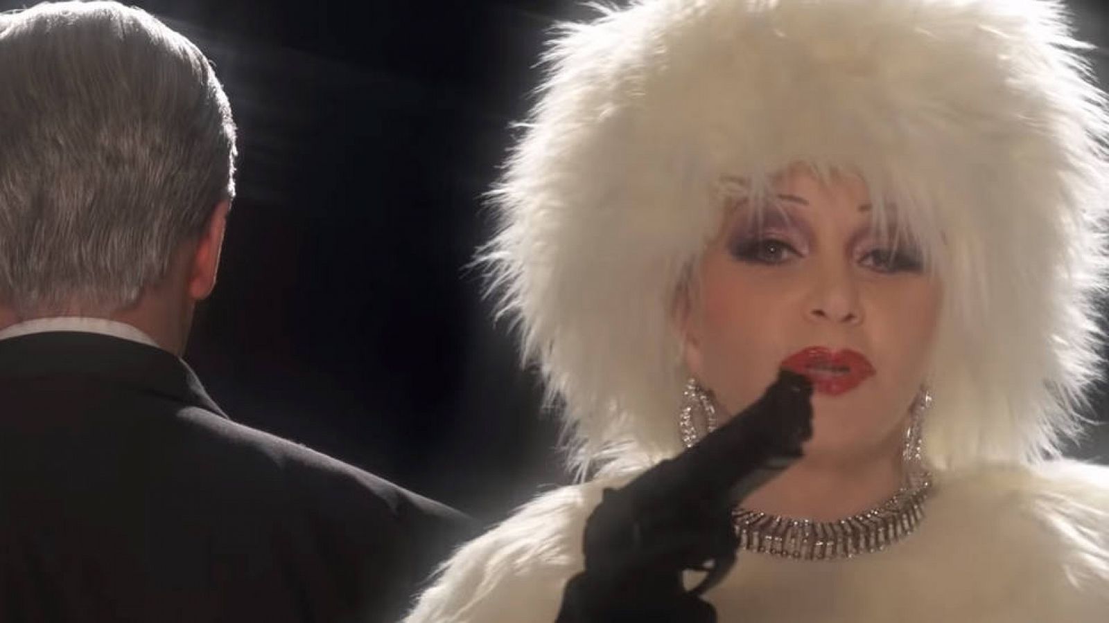 Alaska se disfraza de Joan Collins para si último single, 'Boomerang'