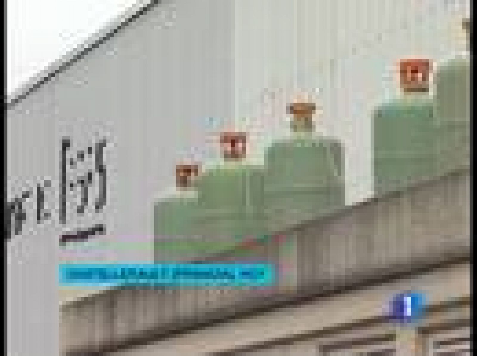 Los trabajadores de una fábrica en quiebra amenazan con hacerla explotar