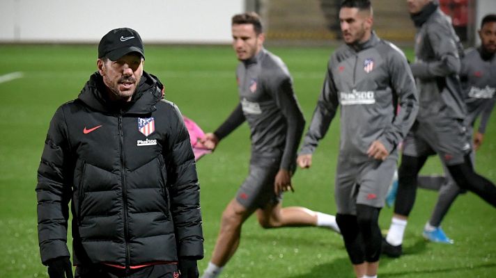 El Atlético entrena en un anexo del Bay Arena por el mal estado del césped