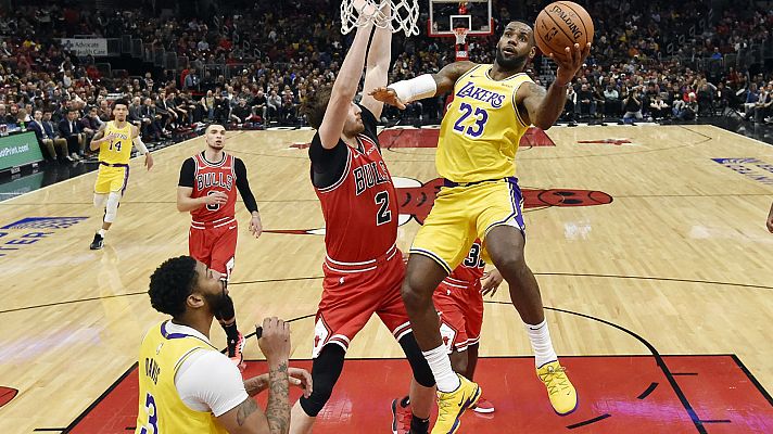 Telediario 1 - James consigue otro triple-doble en la victoria de los Lakers en Chicago