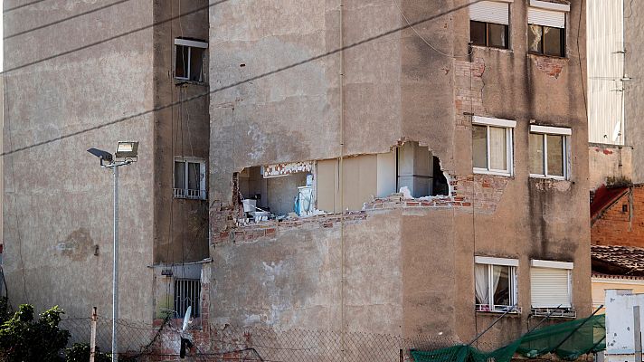 El derribo de un edificio con aluminosis en Bada