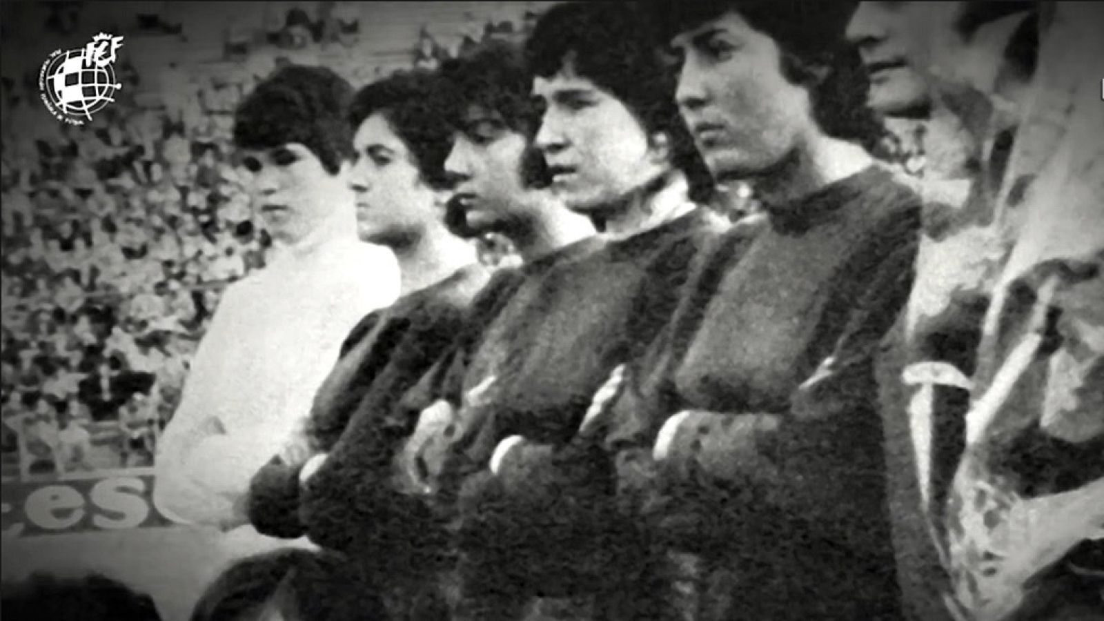 La Real Federación Española de Fútbol homenajea a las protagonistas del fútbol femenino, tanto a las que hicieron historia como a las que están escribiéndola a día de hoy, en un acto con jugadoras del primer combinado nacional de 1971, representantes