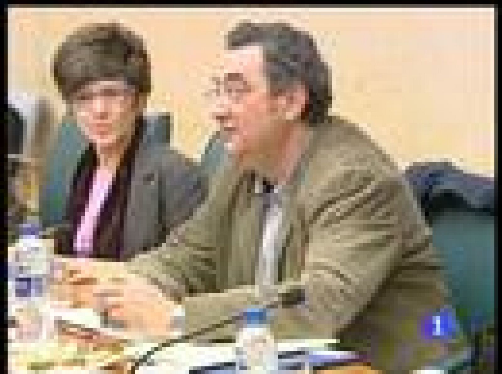 El Gobierno ha mejorado su oferta a sindicatos y empresarios para el diálogo social en los dos temas que centran la negociación: la ampliación del subsidio de paro para los que se les agote la prestaación y la reducción de las cotizaciones sociales.