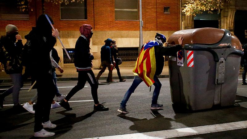 Barcelona esperará a después de las elecciones para remplazar los 800 contenedores quemados duante las protestas del 'procés'