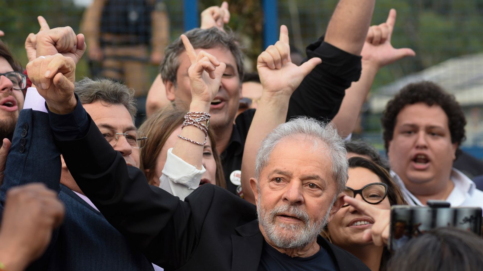 Brasil - Lula sale de prisión tras pasar un año y siete meses entre rejas condenado por corrupción - RTVE.es