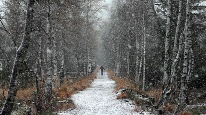 El tiempo - Once comunidades están en alerta por viento, olas, lluvia o nieve