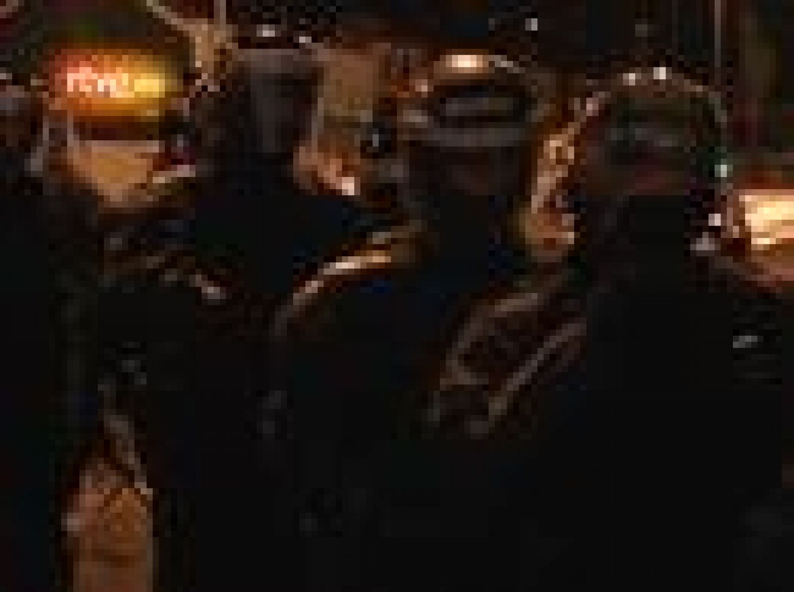  Un grupo de jóvenes se ha enfrentado a la polícia en el centro de Belfast tras la marcha de los unionistas.