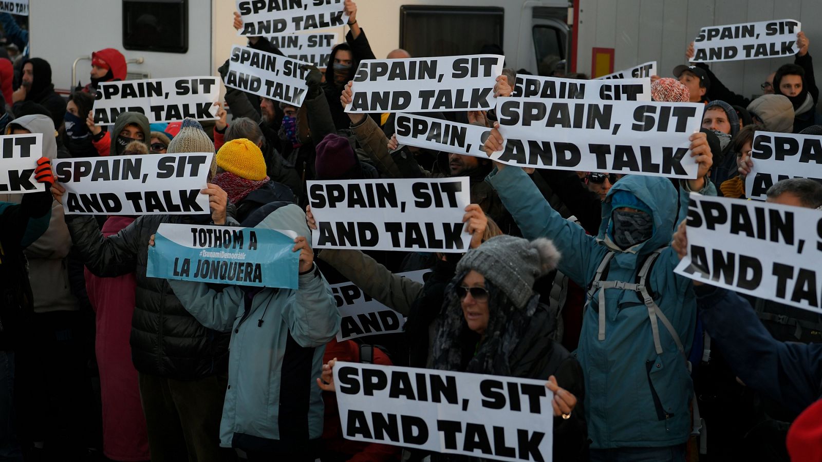 Movilizaciones Cataluña 'procés' | Una movilización independentista bloquea la frontera de La Jonquera  - RTVE.es