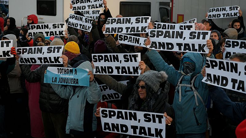 Una movilización independentista bloquea la frontera de La Jonquera  