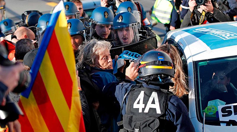 Reabierta la circulación por carretera entre España y Francia tras el desalojo de La Jonquera