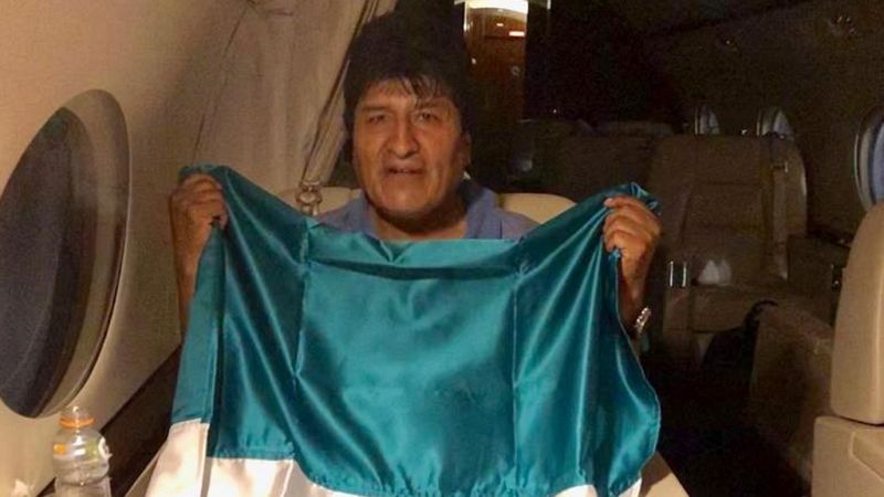 Evo Morales se refugia en México tras su dimisión