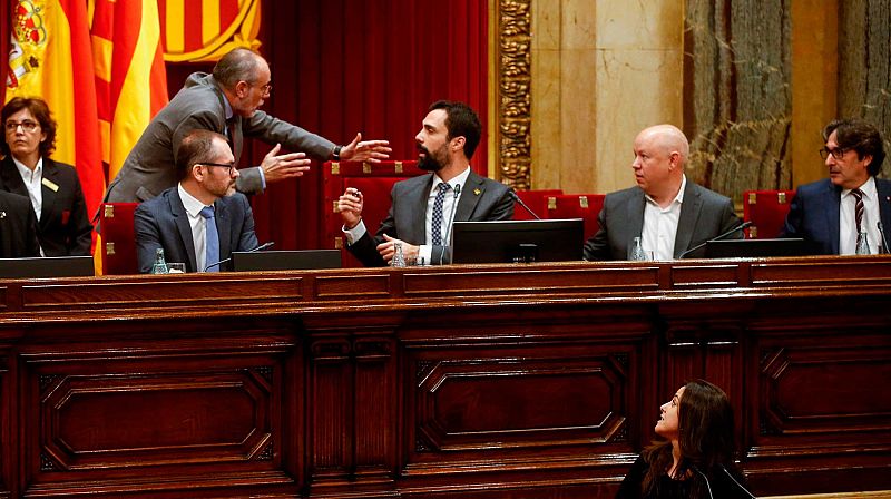 El Parlament de Cataluña aprueba una moción de autodeterminación desobedeciendo al Tribunal Constitucional