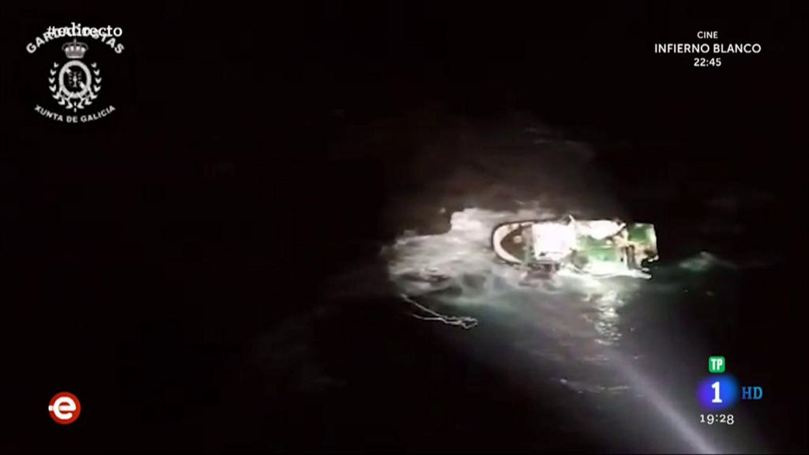 España Directo - Un tripulante fallecido tras encallarse un barco pesquero en la Costa de Castro de Baroña, A Coruña