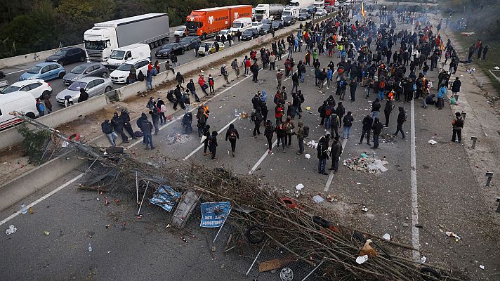 Cientos de personas siguen atrapadas en la AP-7, en Girona, por la protesta contra la sentencia del 'procés'