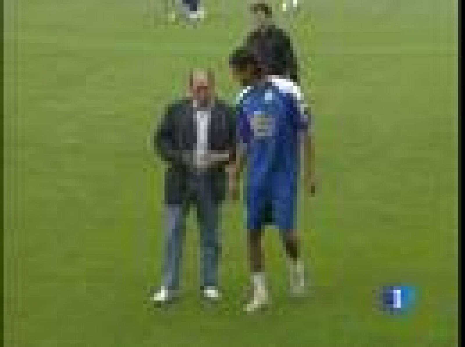 Manuel Llorente, presidente del Valencia, se ha reunido con David Villa para hablar de su futuro.