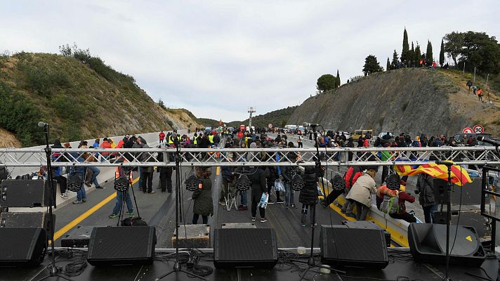 Las Fuerzas de Seguridad despejan la AP-7 tras 16 horas de bloqueo